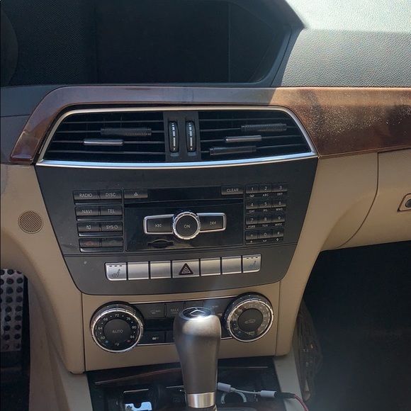 Vehicle - Picture 6 of 8